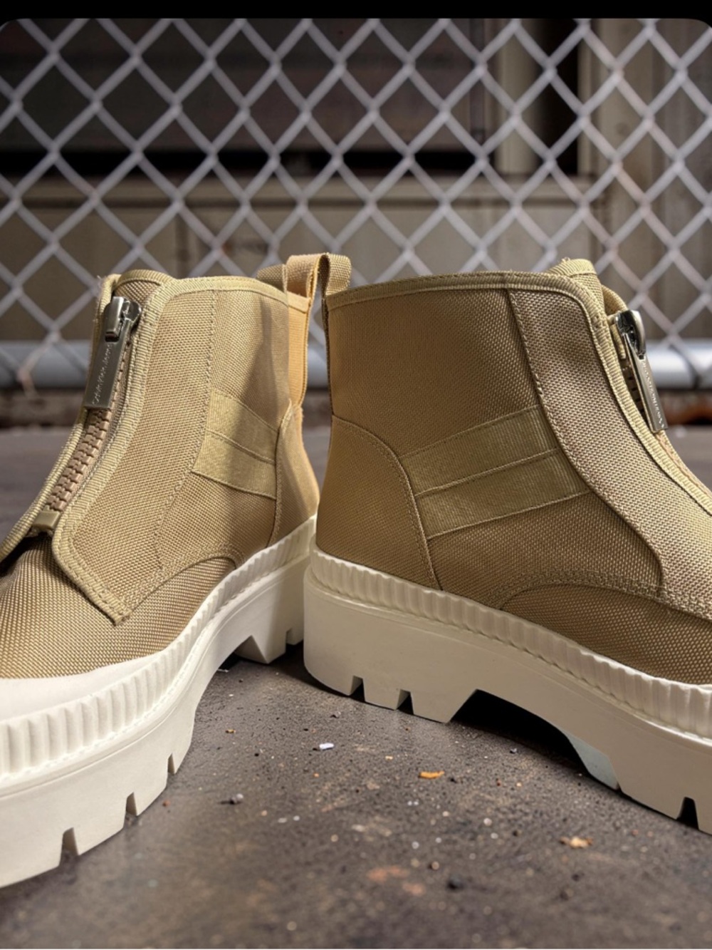 Calvin Klein Jeans Light Natural kc BERTI Textile Chelsea Lug-Sole Boots
